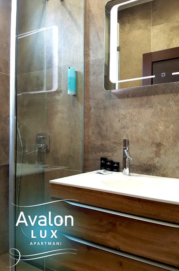 Avalon Lux Studio Apartment Novi Sad Buitenkant foto