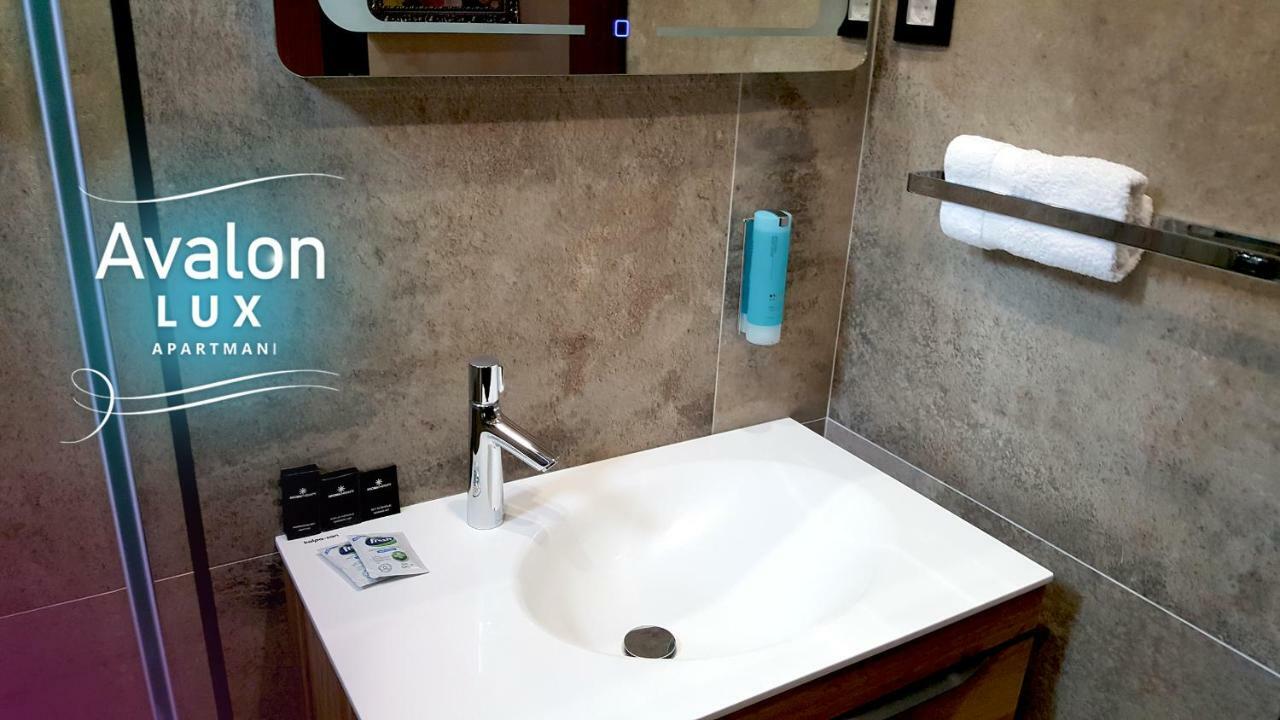 Avalon Lux Studio Apartment Novi Sad Buitenkant foto